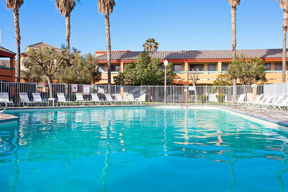 Spark By Hilton Santa Nella Exterior photo