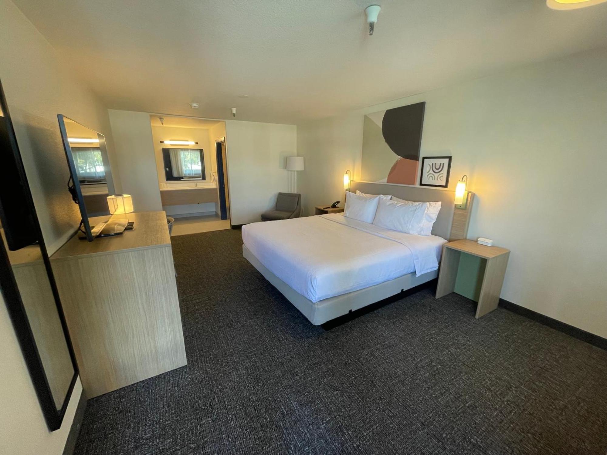 Spark By Hilton Santa Nella Exterior photo