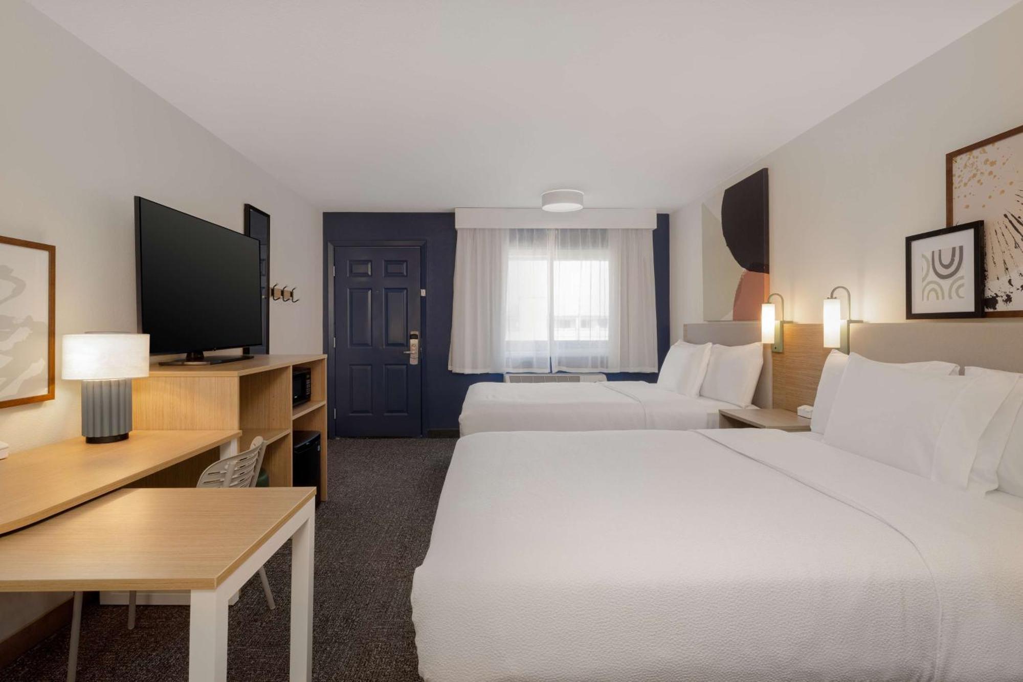 Spark By Hilton Santa Nella Exterior photo