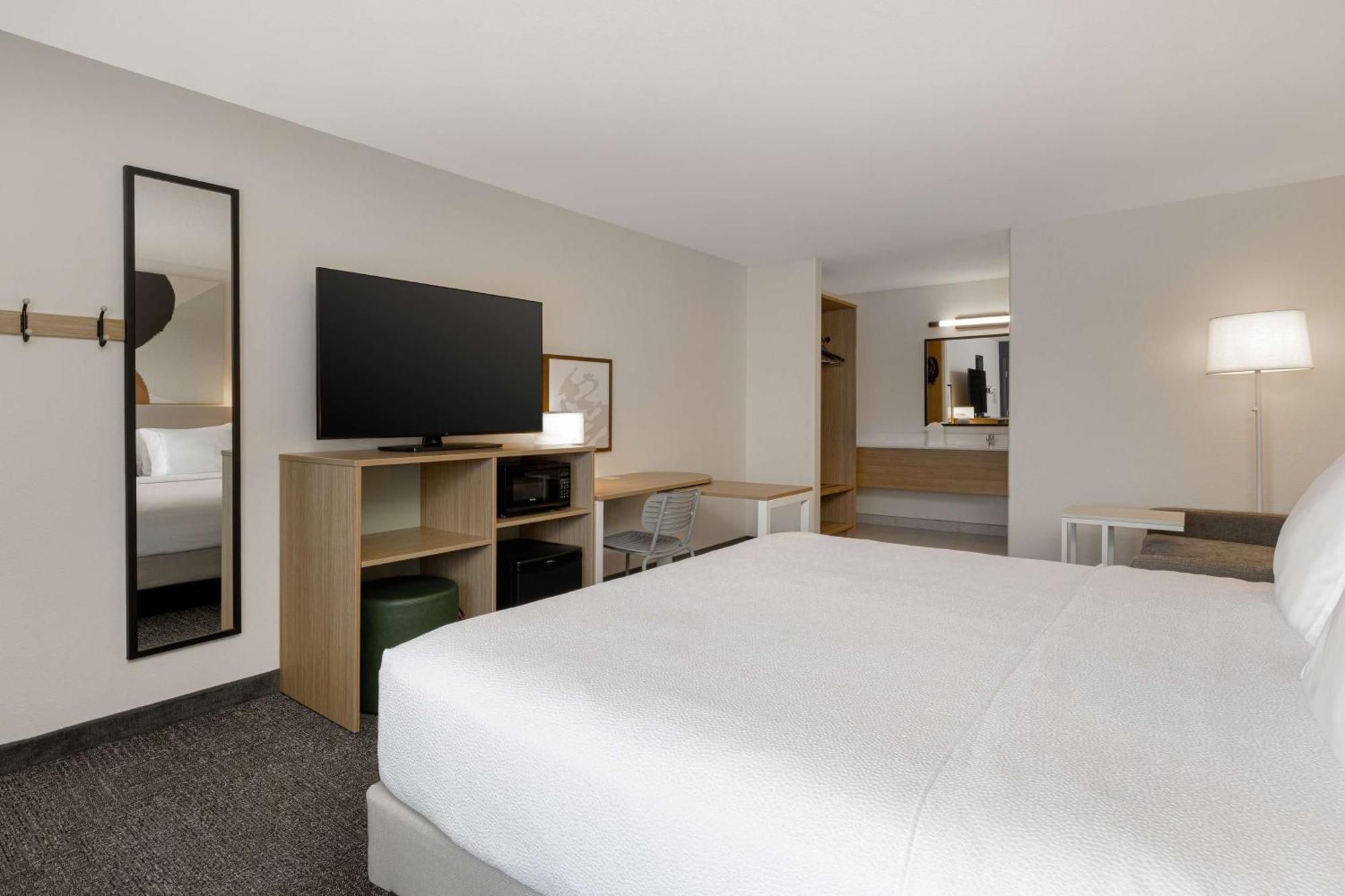 Spark By Hilton Santa Nella Exterior photo