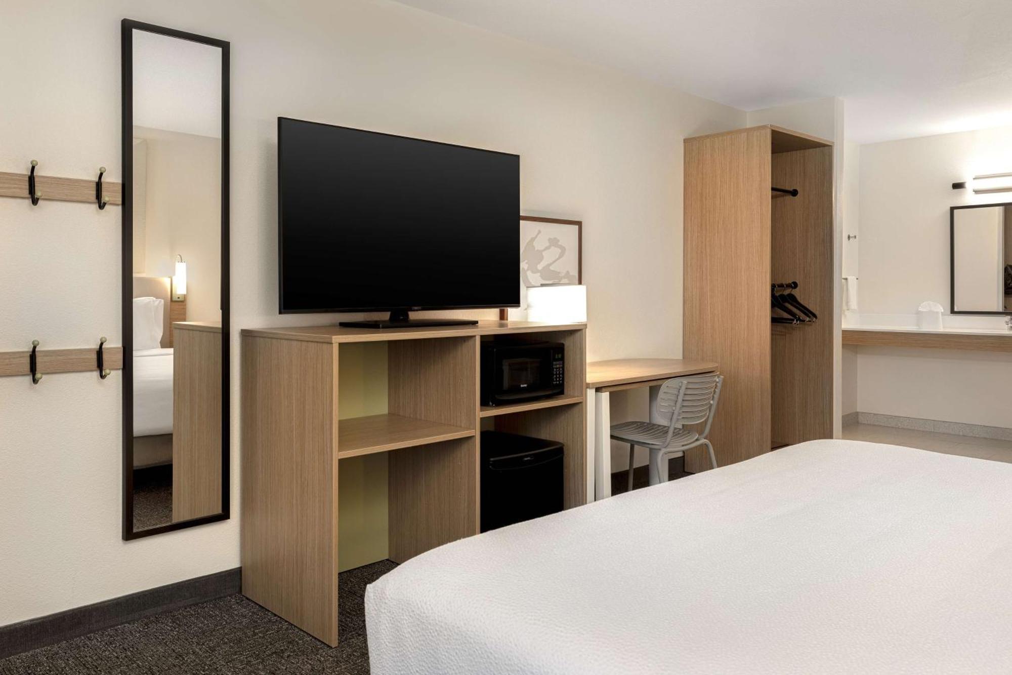 Spark By Hilton Santa Nella Exterior photo