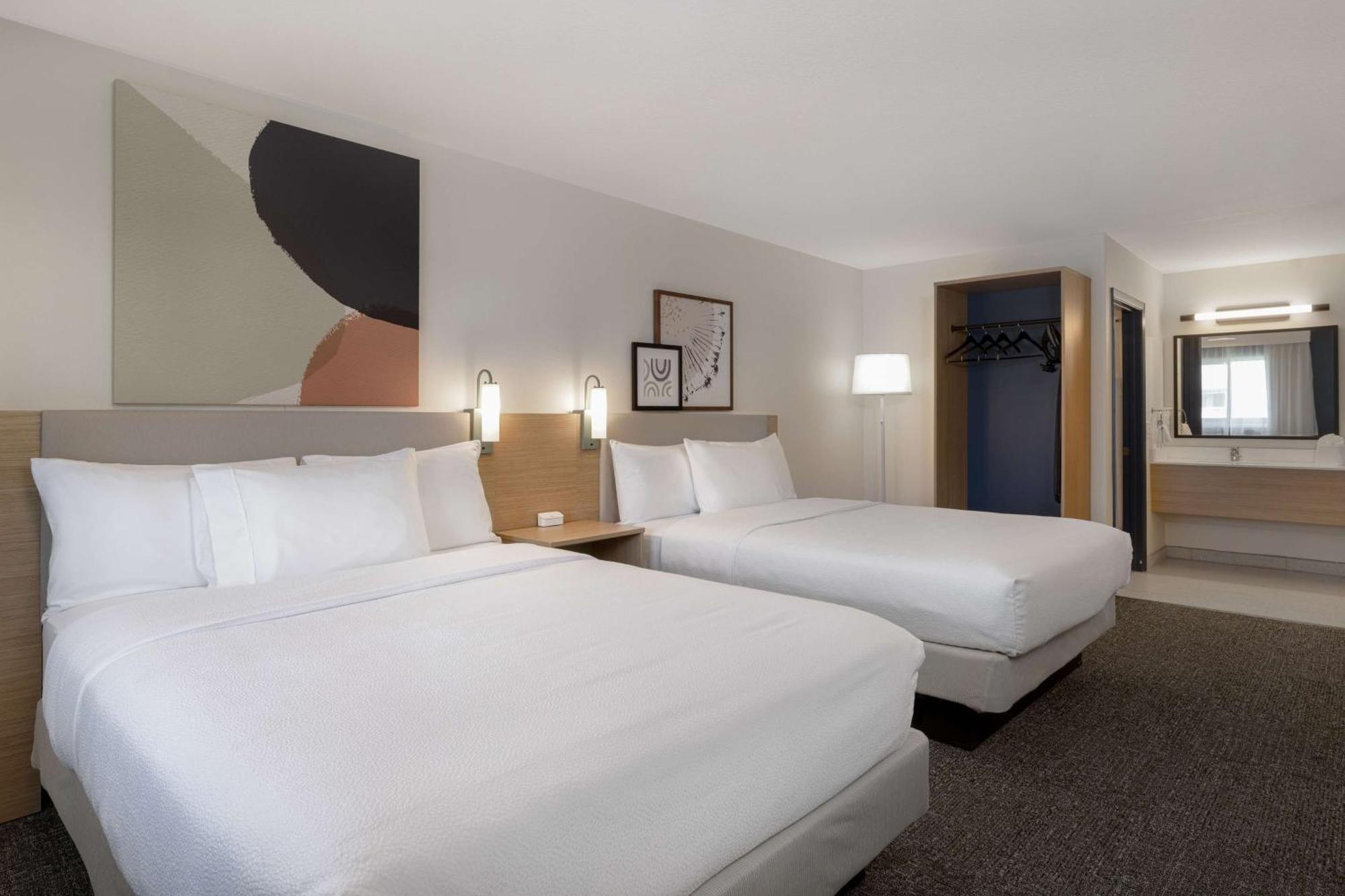 Spark By Hilton Santa Nella Exterior photo