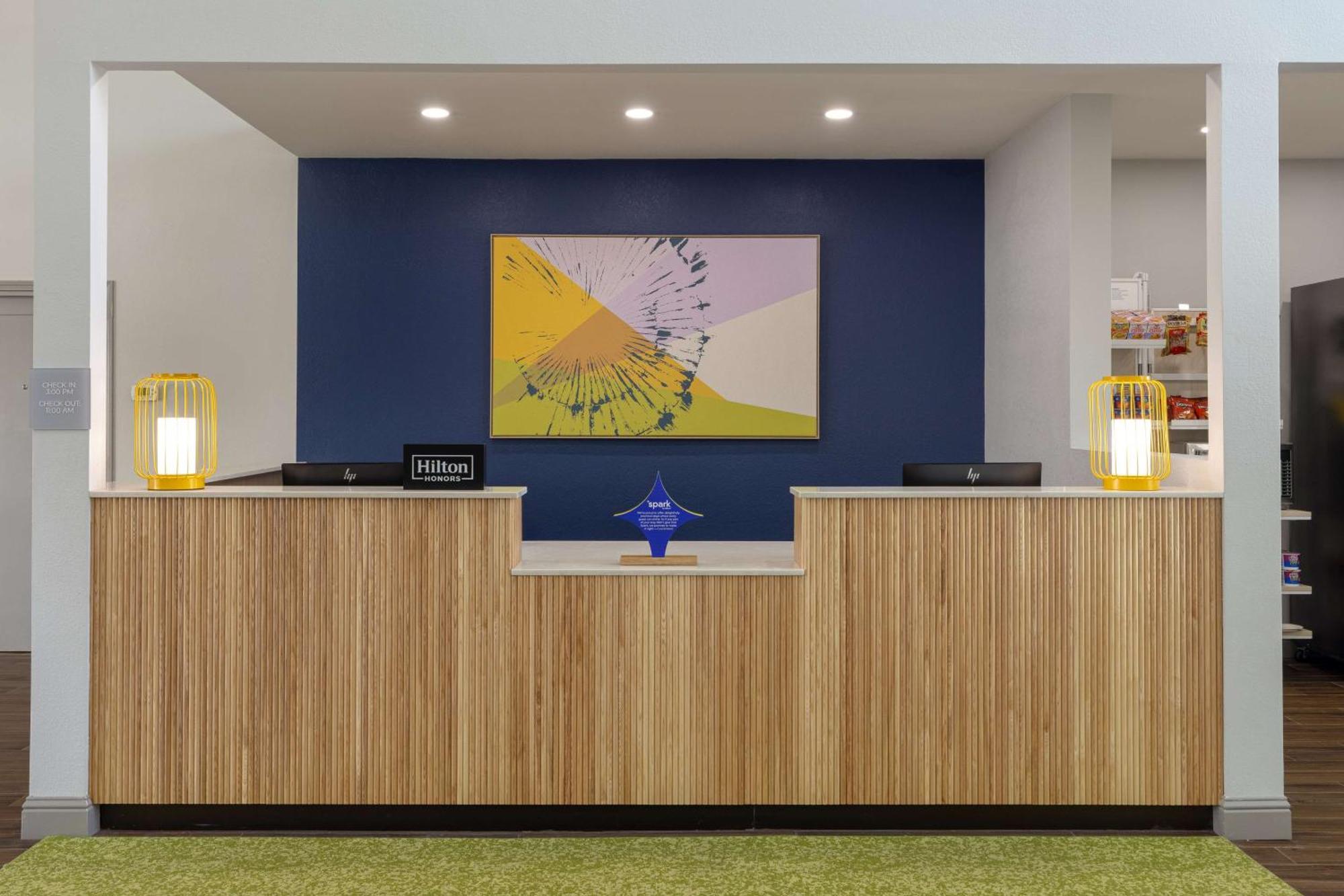 Spark By Hilton Santa Nella Exterior photo